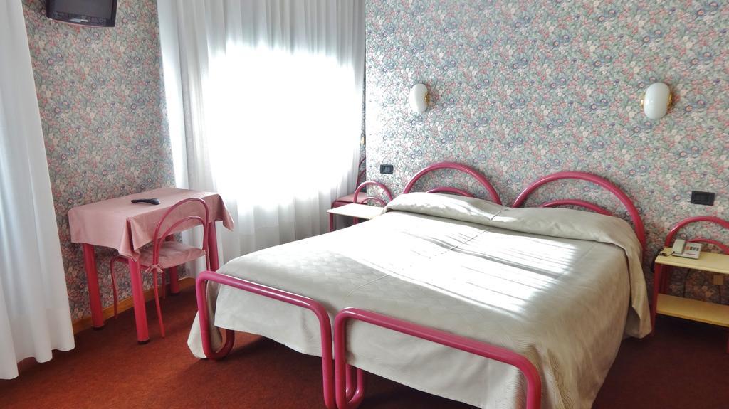 Hotel Cervo 博尔米奥 客房 照片